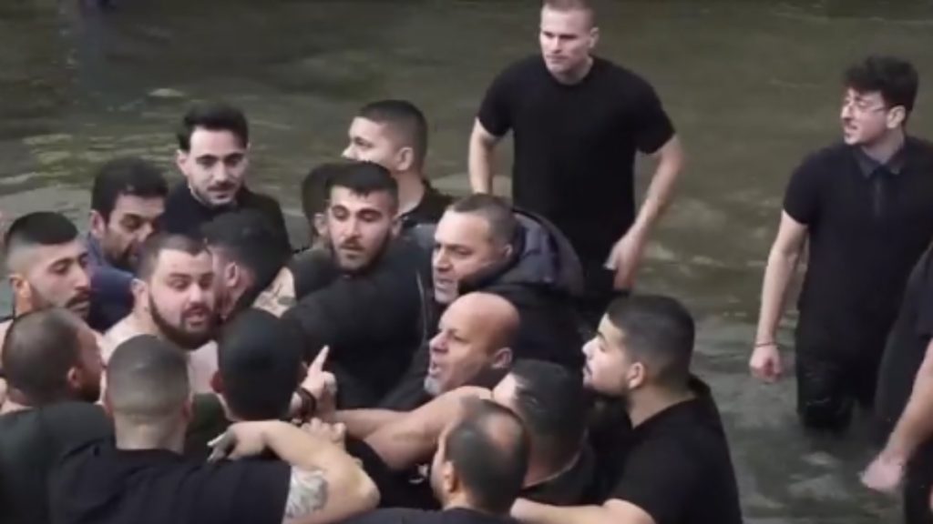 Παρατράγουδα στην Φλώρινα – «Σφαγή» πάνω από τον Τίμιο Σταυρό (vid)