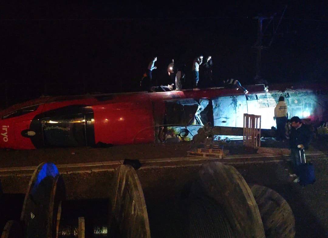 Ισπανία: Τουλάχιστον εφτά νεκροί και αρκετοί τραυματίες από σύγκρουση τρένων (vids)