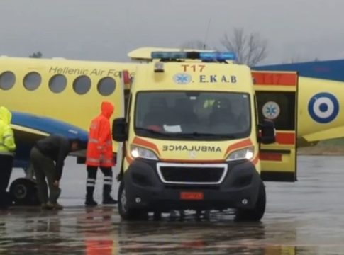 Τροχαίο δυστύχημα στη Ρουμανία: Προσγειώθηκε το αεροσκάφος με τους δύο τραυματίες