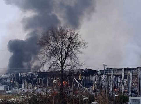 Τρίκαλα: Τρεις εργαζόμενες νεκρές από τη μεγάλη φωτιά στο εργοστάσιο