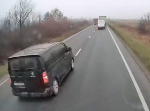 «Το τιμόνι δεν μπορεί να μπλόκαρε, γιατί ενεργοποιήθηκε το φλας» – Οι εικασίες ειδικών για το δυστύχημα στη Ρουμανία