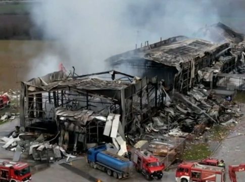 Εργοστάσιο «Βιολάντα»: Συγκλονιστικές μαρτυρίες από εργαζόμενους που σώθηκαν – «Η κόρη μου είναι σε σοκ»