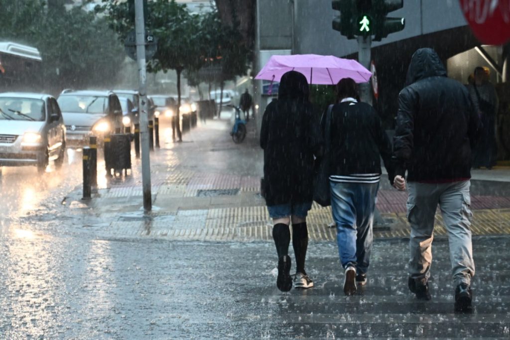 Συνεδρίασε η Επιτροπή εκτίμησης κινδύνου για την κακοκαιρία – Εισήγηση για κλειστά σχολεία στην Αττική την Τετάρτη