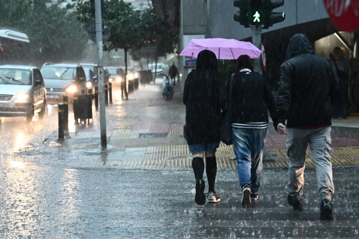 Άνοιξαν οι ουρανοί στην Αττική – Νέο έκτακτο δελτίο από την ΕΜΥ