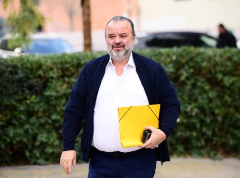 Εμφάνιση-έκπληξη του Ηλιόπουλου στη συγκέντρωση των ΕΠΣ