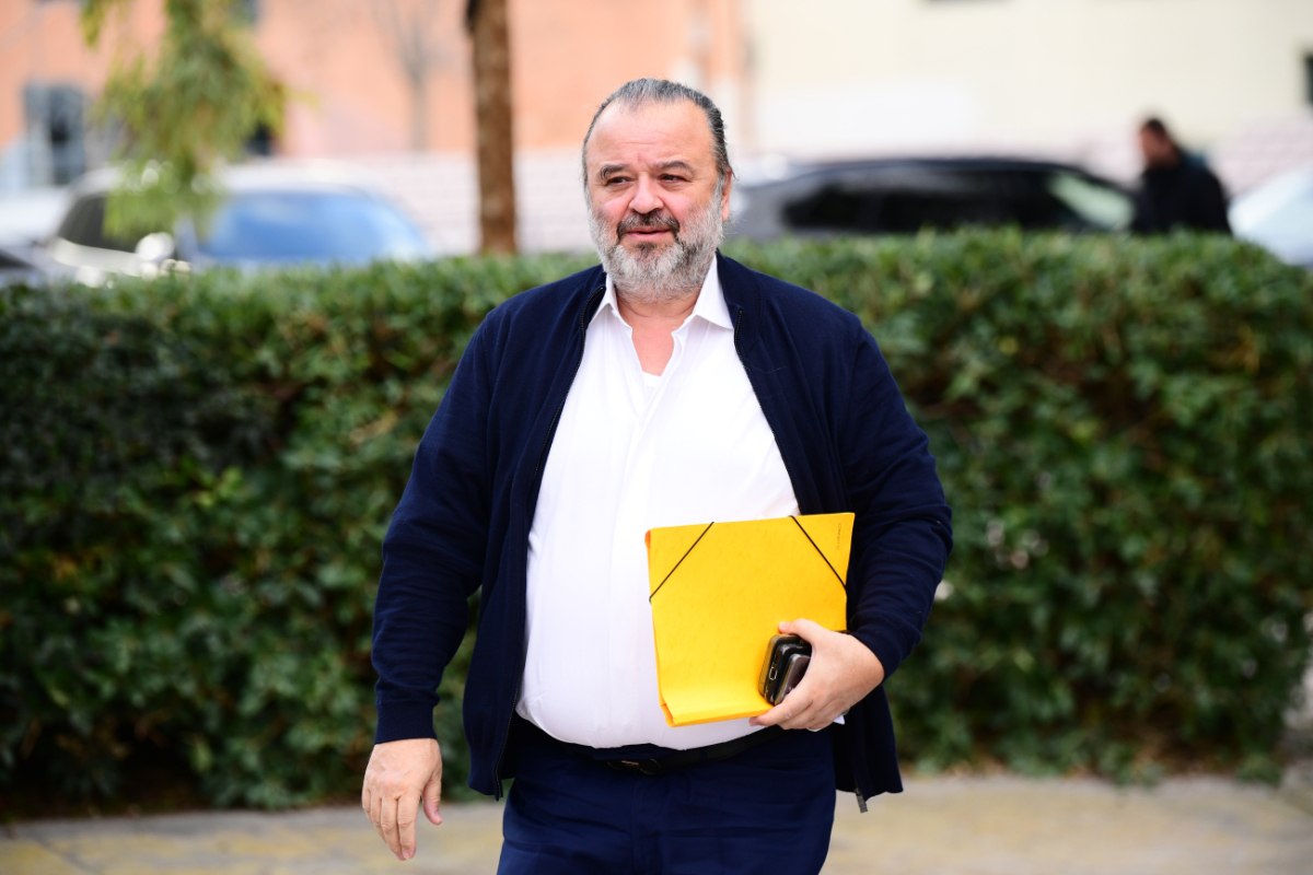 Εμφάνιση-έκπληξη του Ηλιόπουλου στη συγκέντρωση των ΕΠΣ