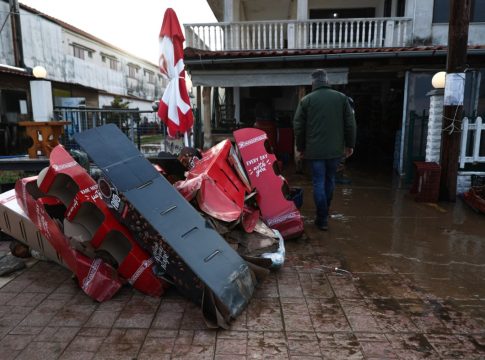 Κακοκαιρία: Πλημμύρες, εγκλωβισμοί, καταστροφές – Ισχυρές καταιγίδες σε 5 περιοχές πριν υποχωρήσει