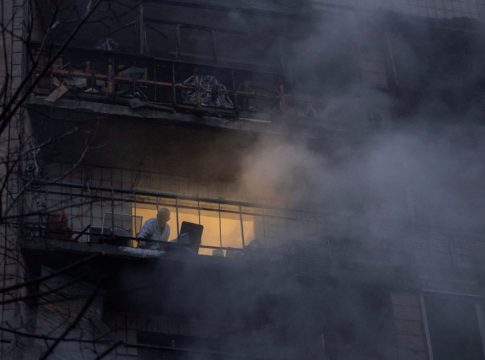 Ουκρανία: Τρεις νεκροί σε επιδρομές της Ρωσίας τη νύχτα