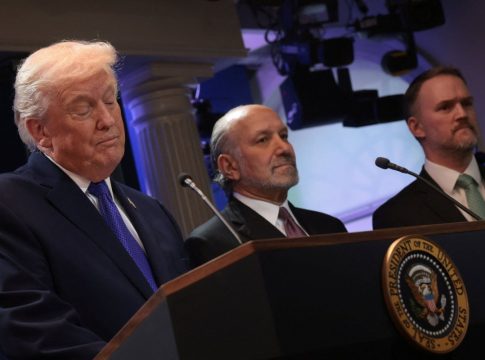 Θεσμικό ρήγμα στις ΗΠΑ: Το Ανώτατο Δικαστήριο βάζει φρένο στην ικανότητα του Τραμπ να αποφασίζει και διατάσσει