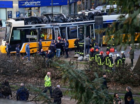 Ιταλία: Εκτροχιασμός τραμ στο Μιλάνο – Ένας νεκρός και αρκετοί τραυματίες