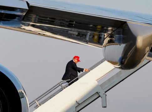 Ο Ντόναλντ Τραμπ είδε τη φωτογραφία της σορού του Αλί Χαμενεΐ, αναφέρουν ισραηλινά ΜΜΕ