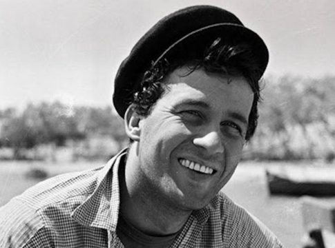 Τον χειροκρότησε όλο καμάρι: Σπάνια φώτο με τον Δημήτρη Παπαμιχαήλ να χορεύει ζεϊμπέκικο στον γάμο της Τζένης Καρέζη