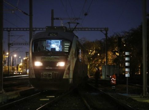 Καθυστερήσεις στα δρομολόγια της γραμμής Κιάτο – Πειραιάς λόγω φωτιάς στον Ασπρόπυργο