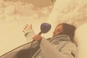 Έπος: Δημοσιογράφος εμφανίστηκε μεθυσμένη σε ζωντανή μετάδοση από τους Χειμερινούς Ολυμπιακούς Αγώνες (vid)