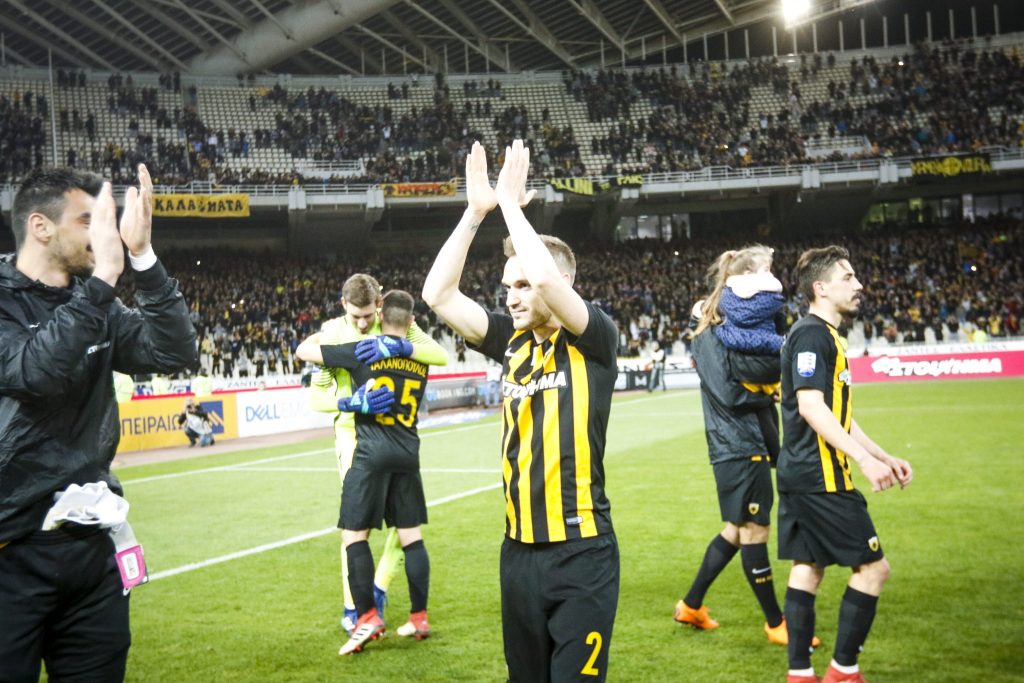 «Κρέμασε» τα παπούτσια του ο Μπακάκης – Το μήνυμα της ΑΕΚ (pics)