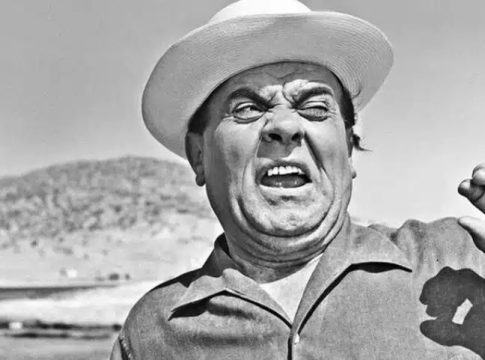 Δεν θα πιστέψετε τι γράφει ο τάφος του Βασίλη Αυλωνίτη 50 χρόνια μετά