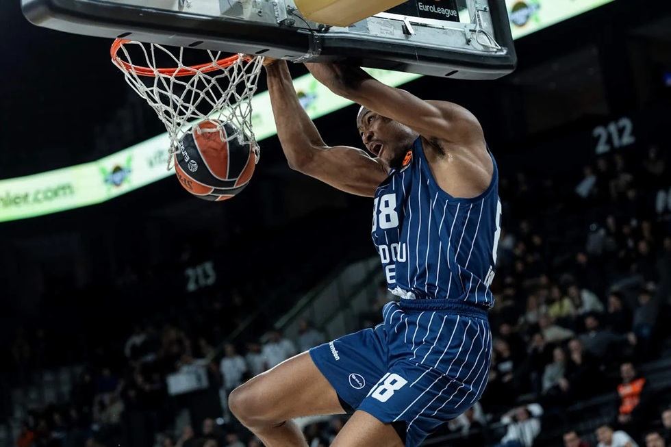 «Έδεσε» τον Κάι Τζόουνς για δύο χρόνια η Έφες (vid)