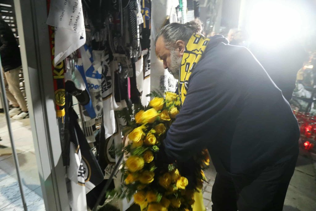 ΑΕΚ: Ο Ηλιόπουλος κατέθεσε στεφάνι στην Τούμπα για τους οπαδούς του ΠΑΟΚ (pics & vid)