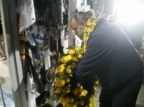ΑΕΚ: Ο Ηλιόπουλος κατέθεσε στεφάνι στην Τούμπα για τους οπαδούς του ΠΑΟΚ (pics & vid)