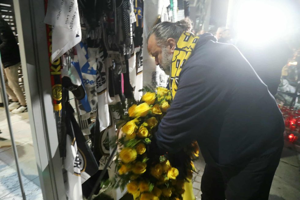ΑΕΚ: Ο Ηλιόπουλος κατέθεσε στεφάνι στην Τούμπα για τους οπαδούς του ΠΑΟΚ (pics & vid)