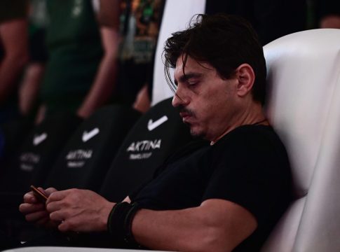 Οργισμένος Γιαννακόπουλος: «Παίκτες, προπονητές, βοηθοί θα πρέπει να παραιτηθείτε με το που γυρίσετε στην Αθήνα» (vid)