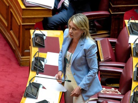 «Το τσάμπα πέθανε» η κυνική απάντηση βουλεύτριας της ΝΔ για το δυσβάσταχτο στεγαστικό κόστος – Σφοδρές αντιδράσεις από Αντιπολίτευση