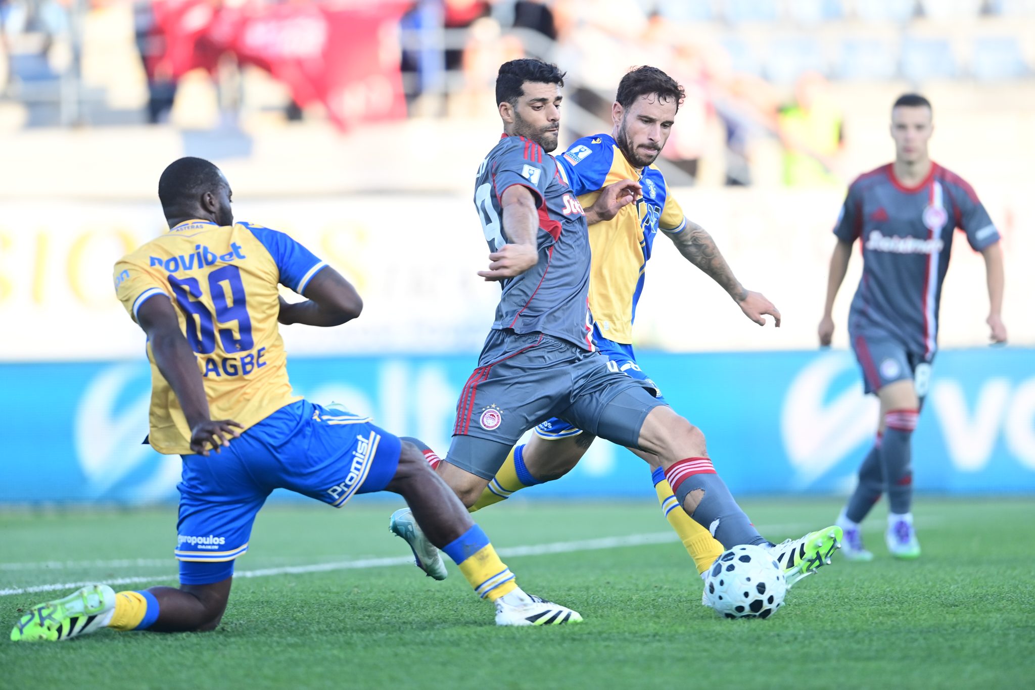 Στην Τρίπολη για να επιστρέψει στην κορυφή της Superleague ο Ολυμπιακός