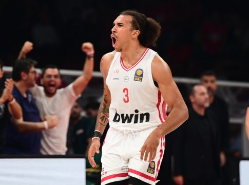 Γουόρντ: «Σημαντικό για την ιστορία της ομάδας να κατακτάμε τρόπαια» (vid)