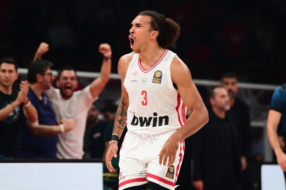 Γουόρντ: «Σημαντικό για την ιστορία της ομάδας να κατακτάμε τρόπαια» (vid)