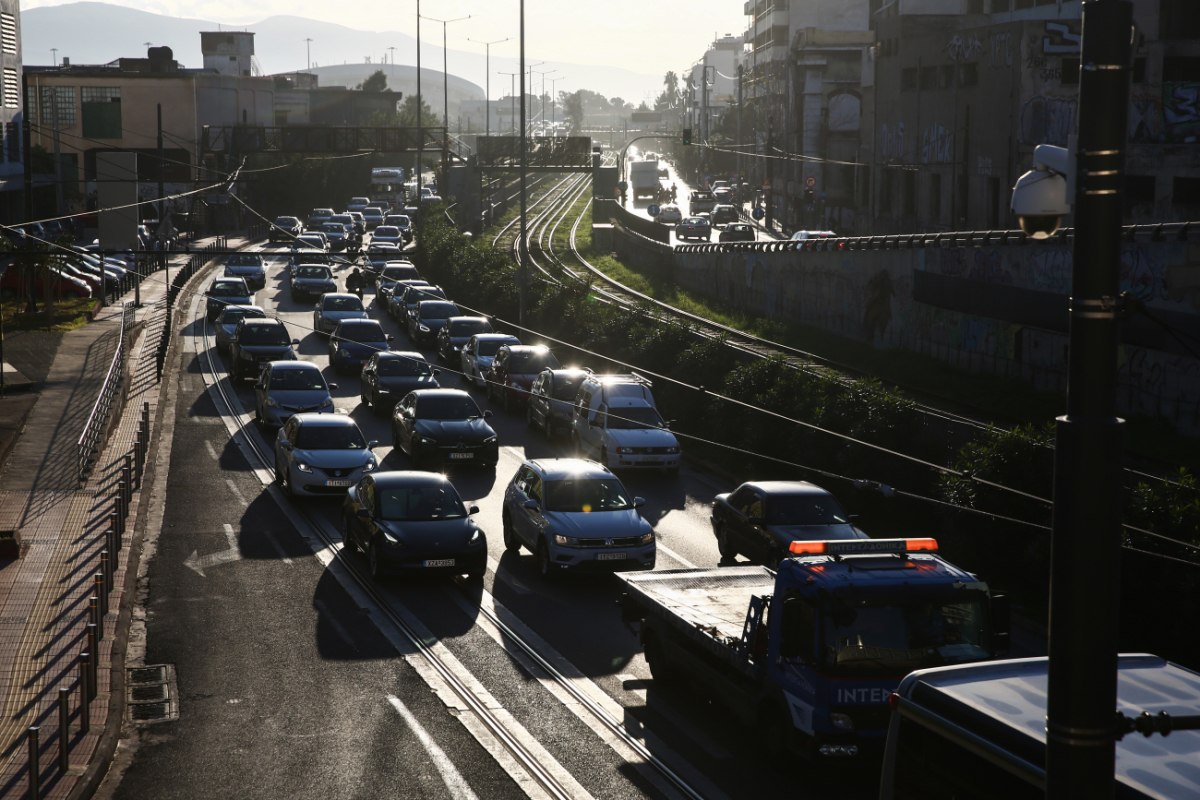 Στο «κόκκινο» οι δρόμοι της Αττικής – Σημαντικές καθυστερήσεις