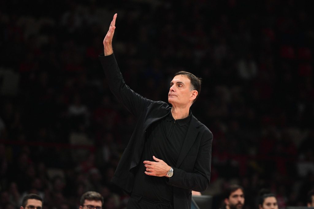 «Σείστηκε» το ΣΕΦ στην είσοδο του Γιώργου Μπαρτζώκα (vid)