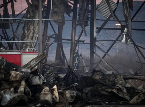 Νέες έρευνες με σκυλιά στο κατεστραμμένο εργοστάσιο της Βιολάντα