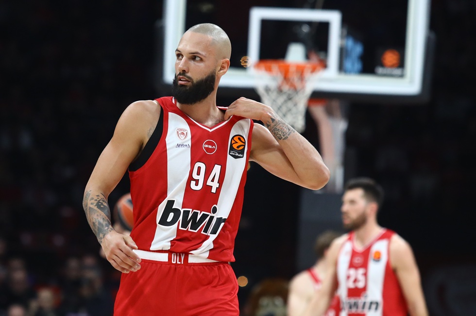 H «τρίποντη βόμβα» του Φουρνιέ που έστειλε στην παράταση το ματς του Ολυμπιακού (vid)