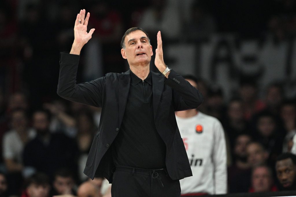 Καταγγελία από την ΚΑΕ Ολυμπιακός για τον οπαδό που έβρισε τον Μπαρτζώκα (vid)