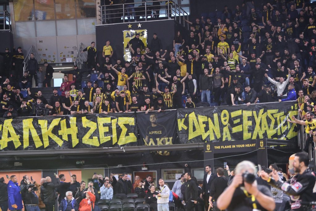 Σοβαρό θέμα στο Nick Galis Hall: Στάζει η οροφή λόγω έντονης βροχόπτωσης (vid)