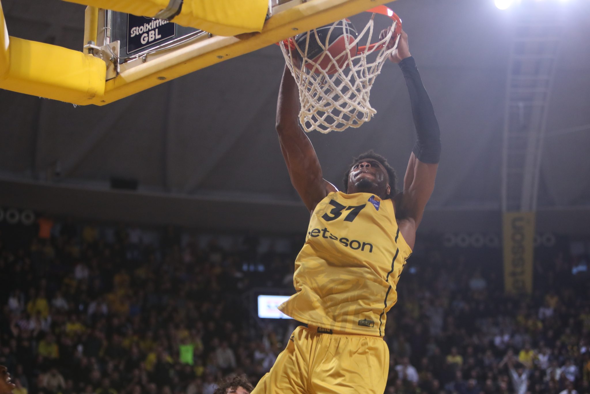 Άρης Betsson: Η πληθωρική εμφάνιση του Κώστα Αντετοκούνμπο απέναντι στον Παναθηναϊκό που τον… έδιωξε (vid)