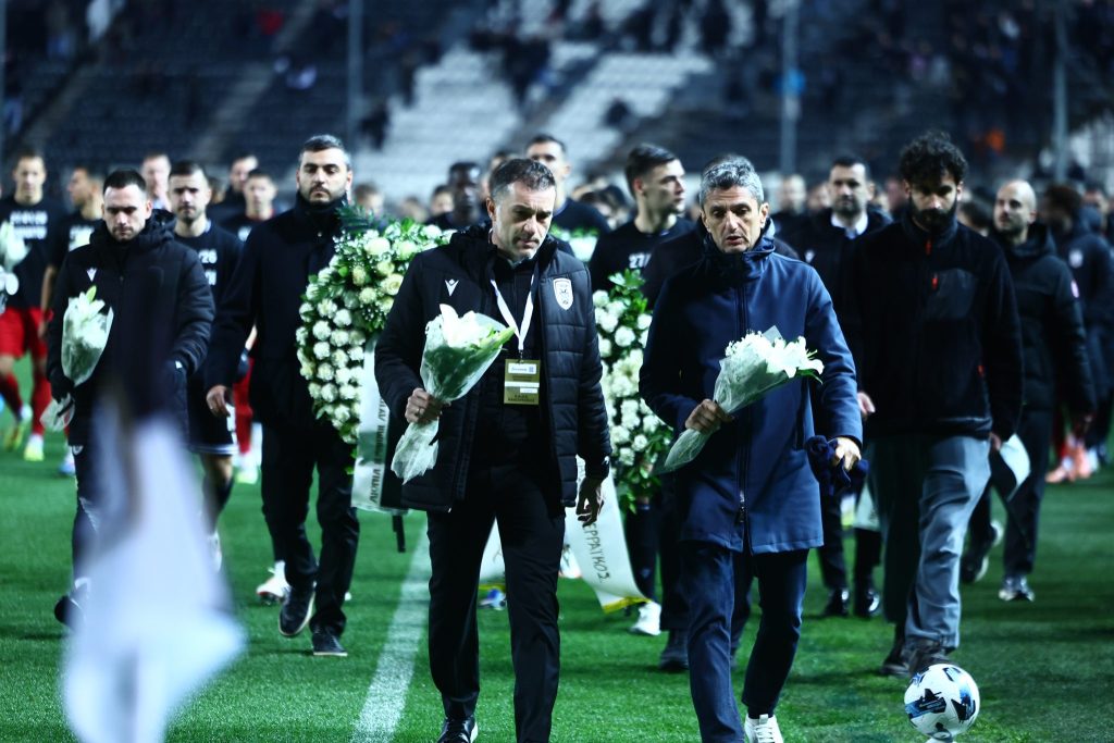 Συγκλόνισαν τα πανό των οπαδών του ΠΑΟΚ στην Τούμπα: «Δεν φύγατε ποτέ, δίπλα μας θα τραγουδάτε πάντα» (pics,vid)