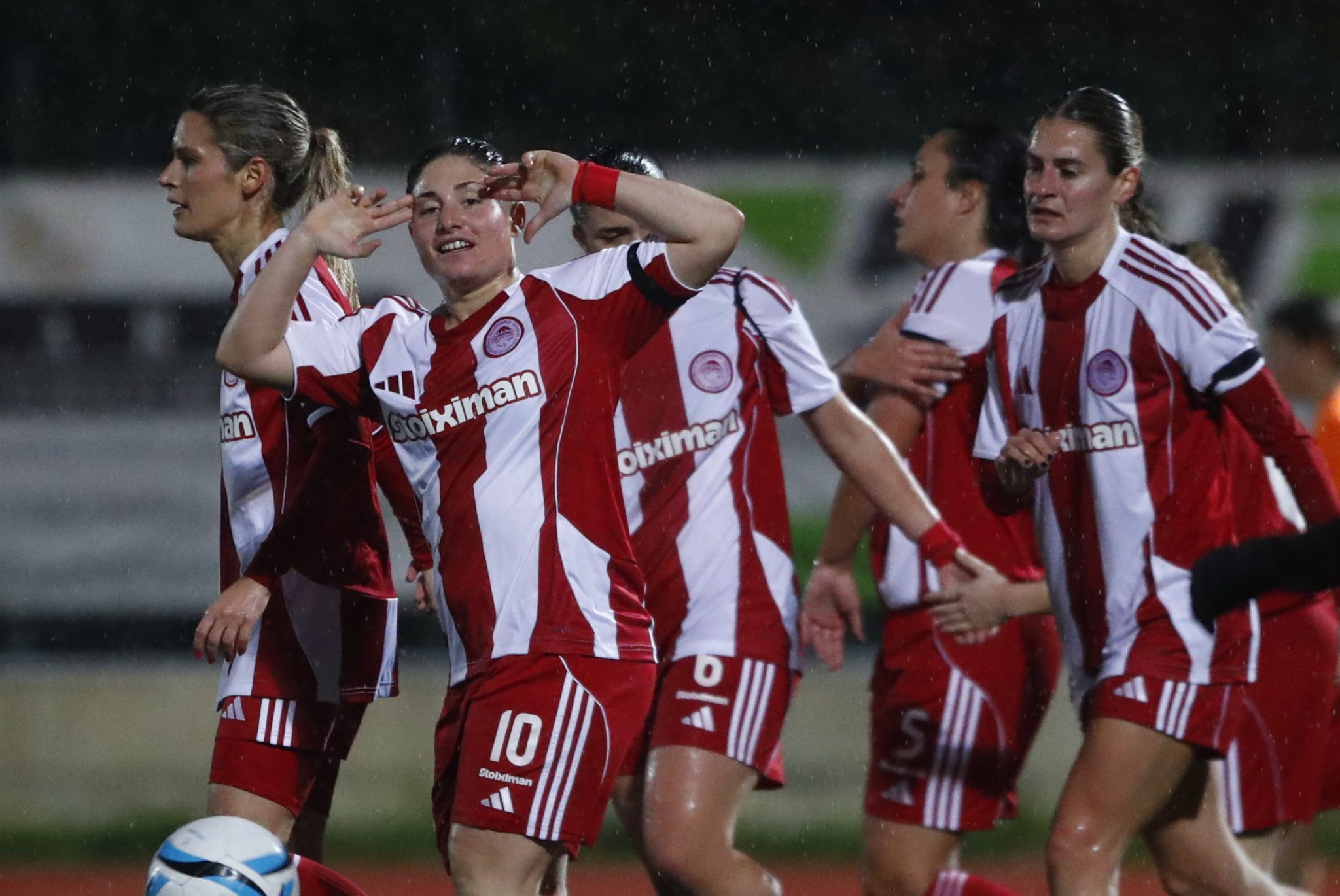 Ένας χρόνος «ζωής» και ένας… αιώνας γκολ: Ο Ολυμπιακός «έρχεται» και στο ποδόσφαιρο γυναικών! (pics)