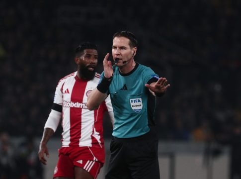 Ο λόγος που δεν παρενέβη το VAR στο χοντρό λάθος του βοηθού πριν το 1-0 της ΑΕΚ (pic)