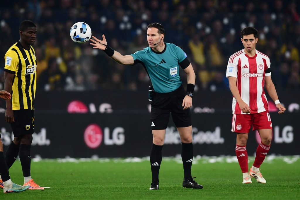 Συμφωνεί σε όλα η ΚΕΔ με τον Μακέλι για το ντέρμπι – Τι βαθμό πήρε ο Ολλανδός