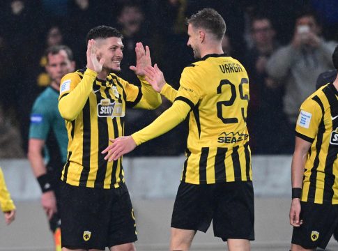 Κόρνερ Μαρίν, κεφαλιά του Βάργκα και 1-0 η ΑΕΚ (vid)