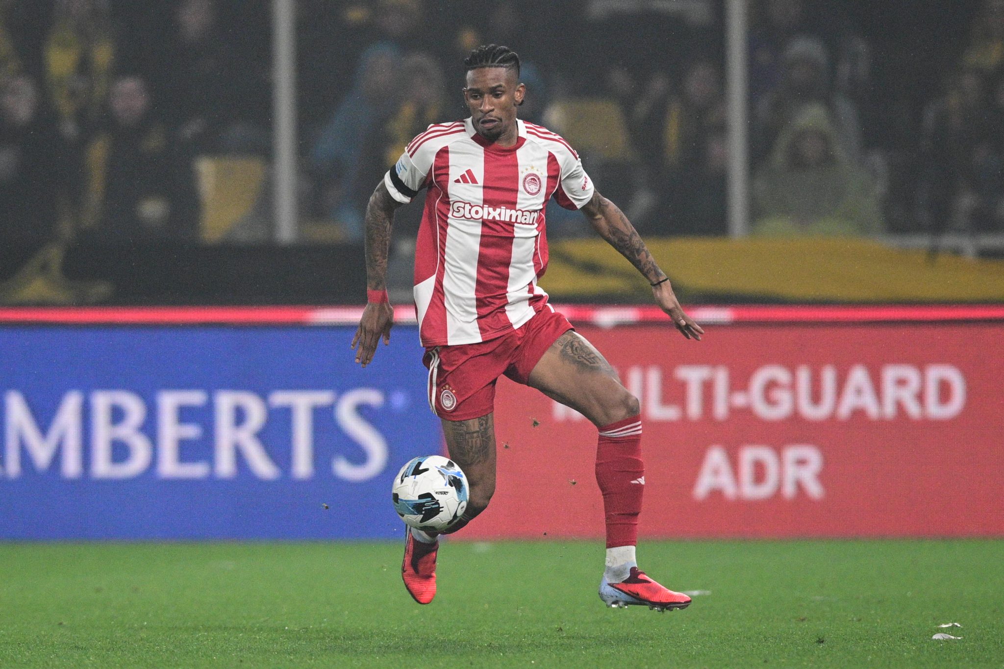 Λουίζ: «Θέλω να βοηθήσω τον Ολυμπιακό είτε με γκολ είτε με ασίστ»