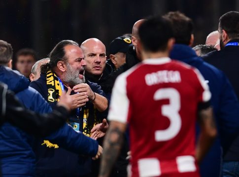 Ο Μάριος Ηλιόπουλος επιτέθηκε στον διαιτητή και έπειτα σχολίασε πως «είναι κατάντια, ντροπή»