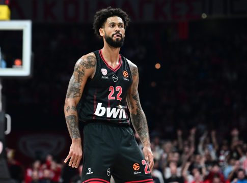 Ντόρσεϊ στο «10»: «Η αγκαλιά με τον κόουτς δείχνει την αγάπη μας – Σημαντικό να αντιδράμε παίζοντας τόσο καλά μετά από μία ήττα»