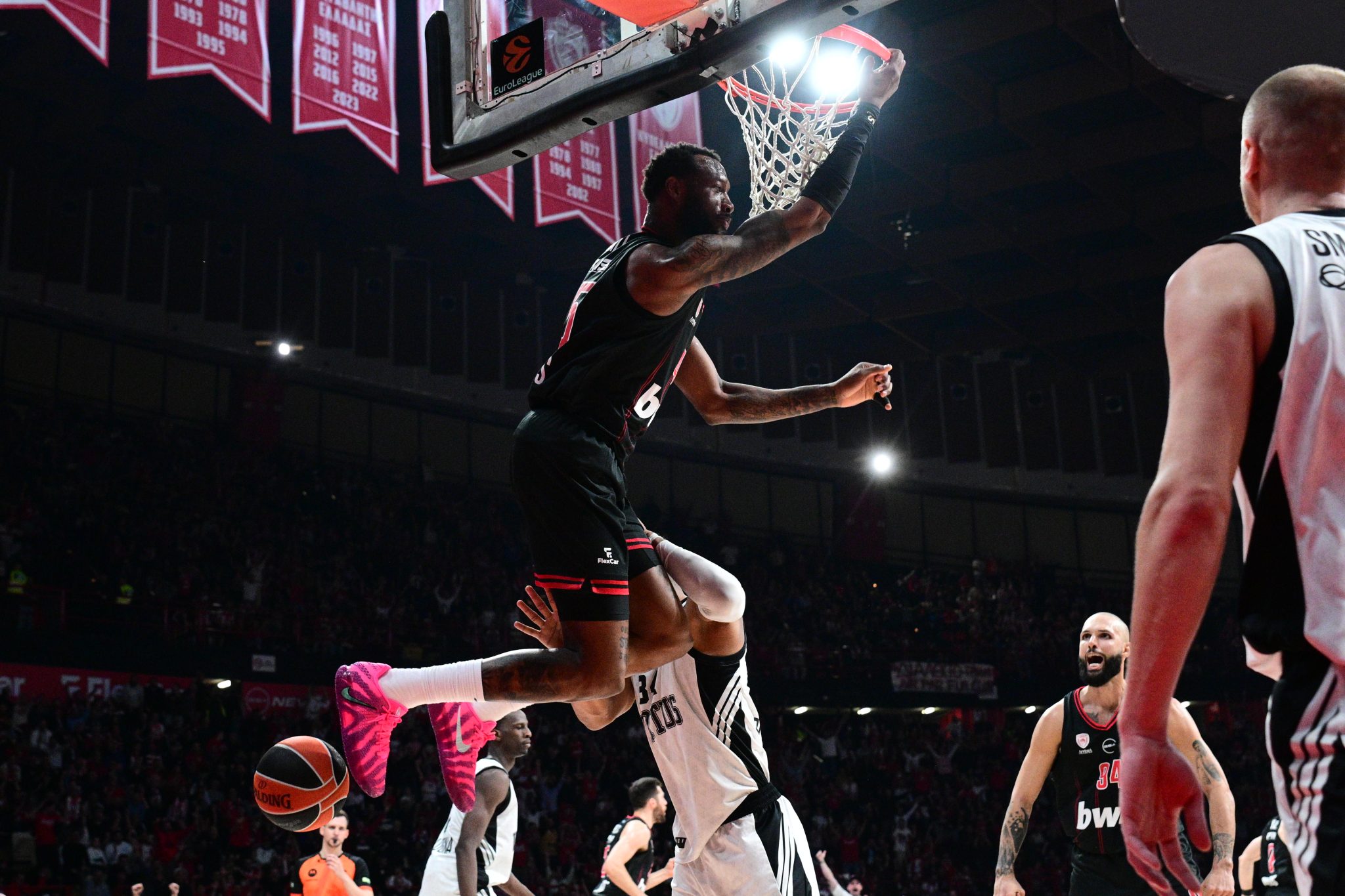 ΝΒΑ στο ΣΕΦ ο Ολυμπιακός – Χάθηκε η… μπάλα