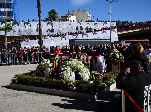 «Αθάνατοι»: Η οικογένεια του Ολυμπιακού τίμησε τα θύματα της Θύρας 7 (pics)