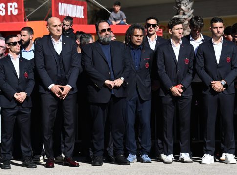 «Αθάνατοι»: Η οικογένεια του Ολυμπιακού τίμησε τα θύματα της Θύρας 7 (pics)