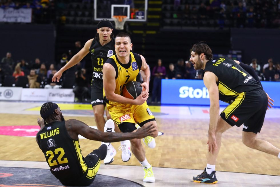 Θλάση ο Φλιώνης στην ΑΕΚ