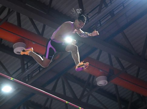 «Πέταξε» στα 5,90μ. ο Καραλής στο Fly Athens Indoor!