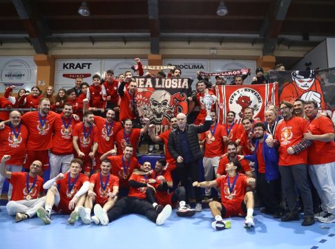 Ερυθρόλευκη κυριαρχία: Η απονομή μίας ακόμη κούπας στον Ολυμπιακό (vids)